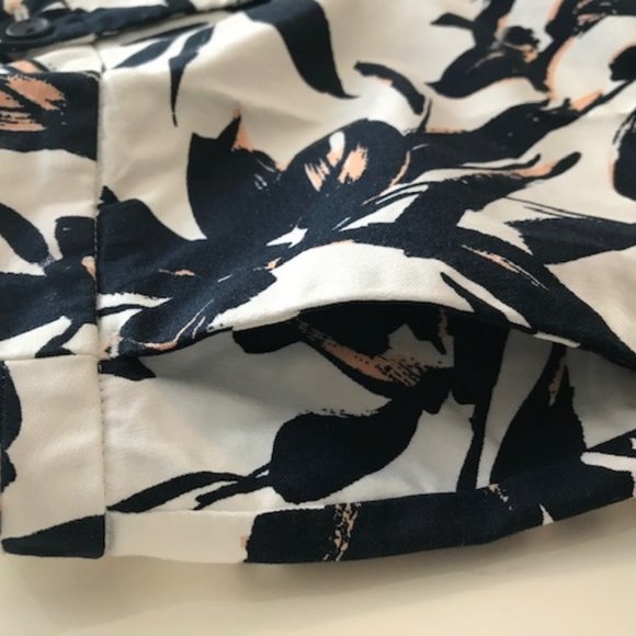 BANANA REPUBLIC Bermuda Shorts - NWOT - Picture 5 of 14